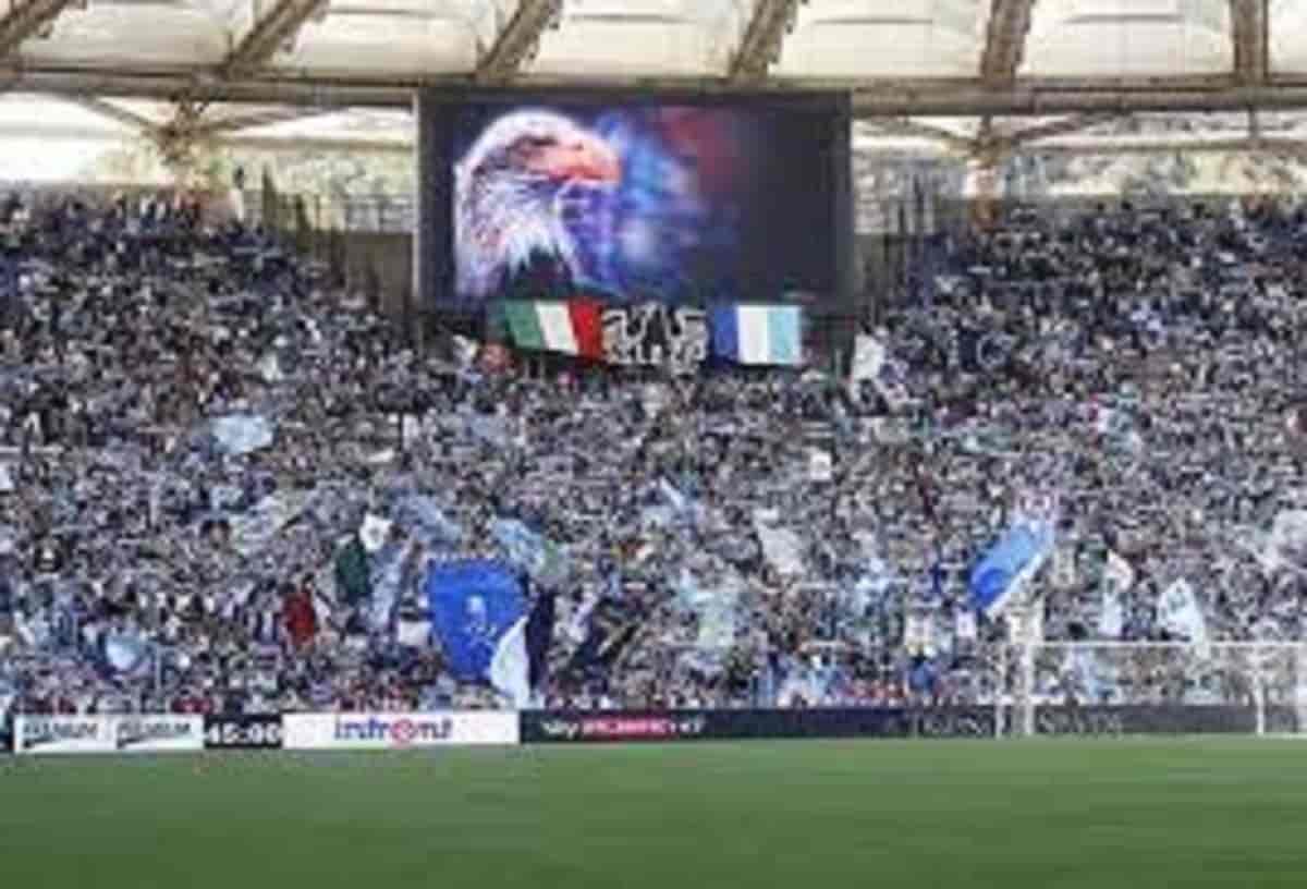 La Francia vieta l'ingresso ai tifosi laziali per la partita col Marsiglia: "Sono violenti e fascisti"