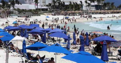 Messico, sparatoria tra narcos in una spiaggia di Cancun: due morti. Panico tra i turisti