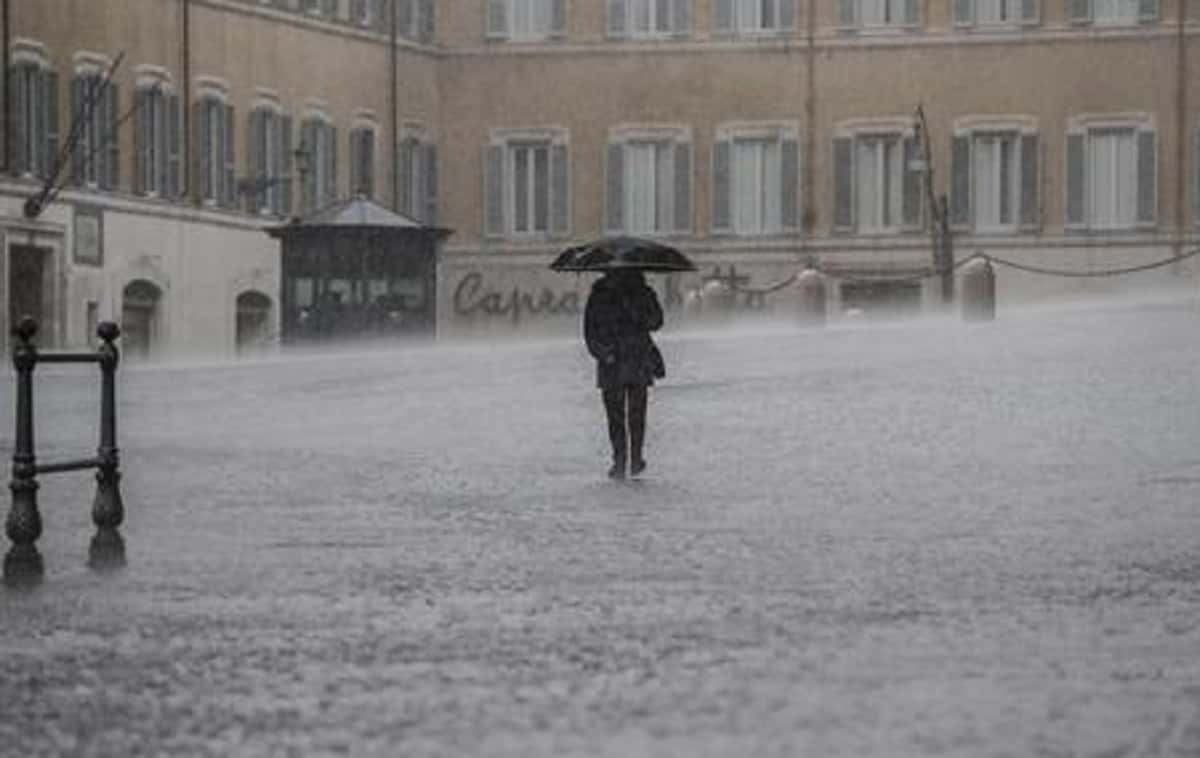 Maltempo, in arrivo piogge e temporali: allerta arancione in Sicilia e Sardegna
