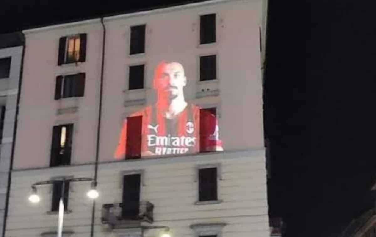 Milano si tinge di rossonero a due giorni dal derby: "Milan is everything sui muri della città"