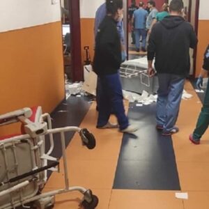 Palermo, donna di 60 anni muore in ospedale e i parenti sfasciano il pronto soccorso FOTO