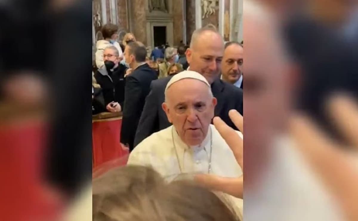 Papa Francesco e la battuta con i fedeli pugliesi: "Ma la Puglia è un po' pericolosa no?" VIDEO