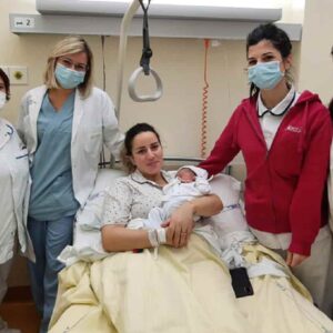 Bentivoglio (Bologna), partorisce in videochiamata grazie all'assistenza di una infermiera