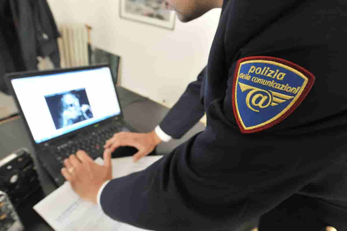 Mostro di Udine: fa vedere (spontaneamente) il telefono alla Polizia Postale, ma ci sono file pedopornografici