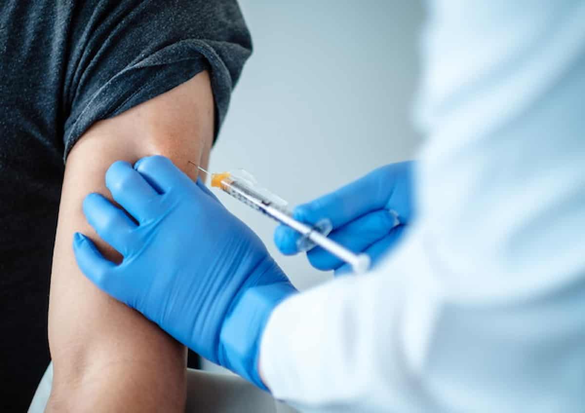 Covid, terza dose vaccino fascia età 40-59 anni al via già dal 22 novembre