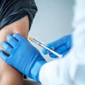 Brusaferro (Iss): "L'efficacia del vaccino cala dopo sei mesi. Fondamentale la terza dose booster"