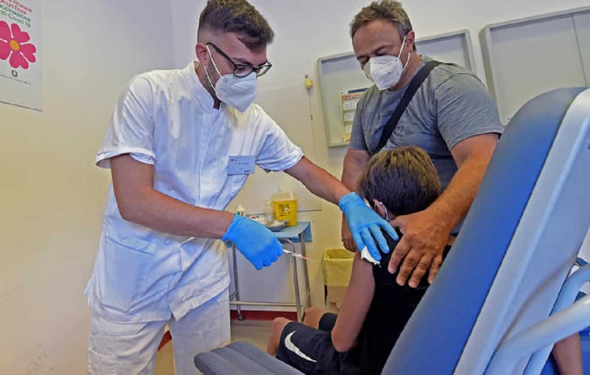 Vaccino Covid ai bambini tra 5 e 11 anni, dopo la decisione dell'Ema può arrivare anche in Italia