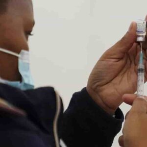 Nuova variante Covid sudafricana: capace di molte mutazioni, può resistere ai vaccini