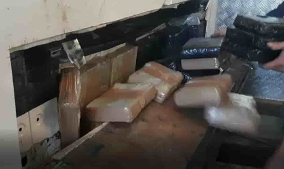 Verona: 355 chili di cocaina nascosta nel bagagliaio tra wc, lavandini e altri materiali per il bagno