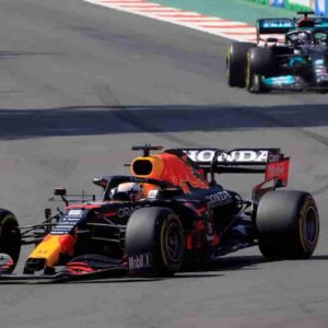 Verstappen vince in Messico e vede il Mondiale di Formula 1: Hamilton non molla, delusione Ferrari