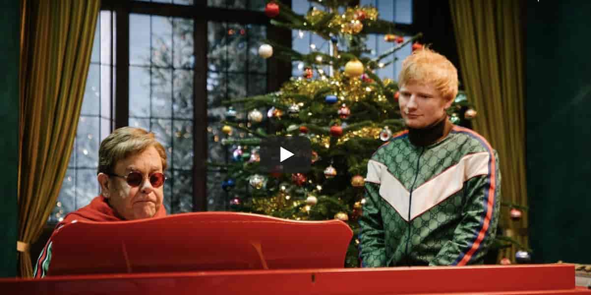 Ed Sheeran ed Elton John cantano il nuovo singolo di Natale: Merry Christmas. Il video è ispirato a Love Actually