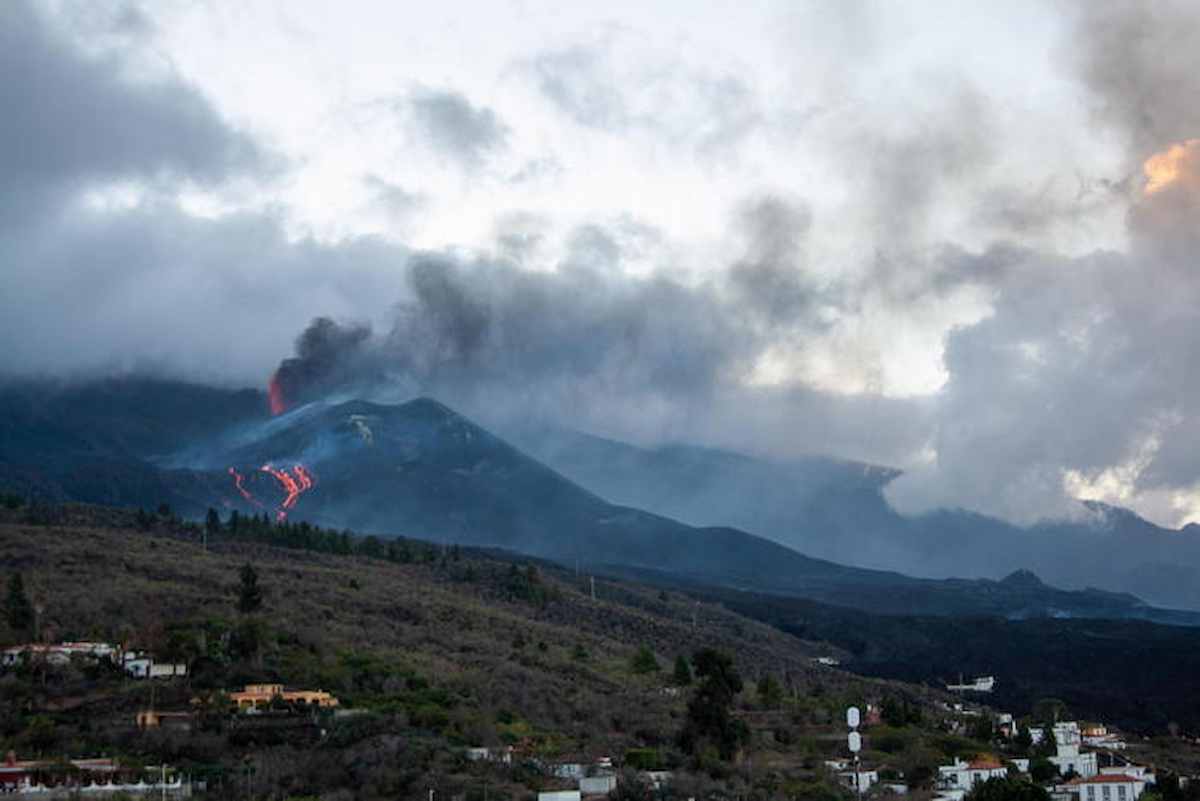 Canarie, vulcano Cumbre Vieja in eruzione da 3 mesi: 60 costruzioni distrutte in 36 ore