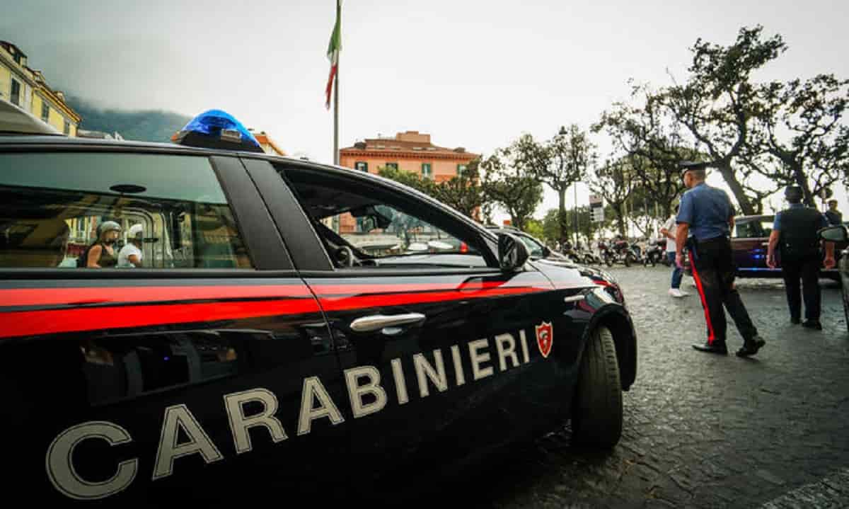 Monte Sant'Angelo, bomba contro la farmacia della moglie del comandante dei carabinieri