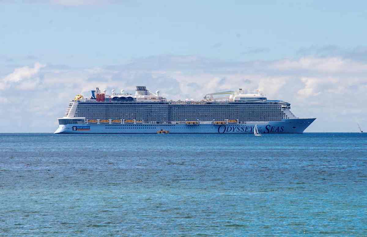 Crociera Covid: 55 positivi a bordo della Royal Carribean partita dalla Florida, le Antille olandesi vietano attracco