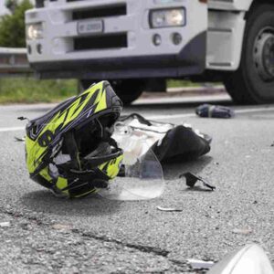 Incidente a Cagliari, auto contromano si schianta contro uno scooter: morto il 57enne in sella