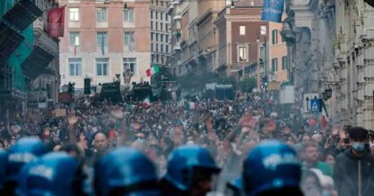 Facebook rimuove rete No Vax in Italia, molestie e squadrismo contro medici e giornalisti