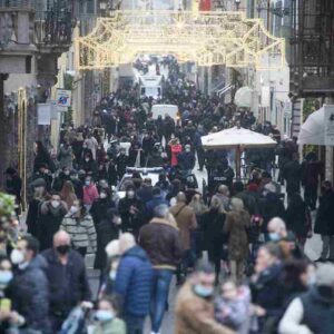 Obbligo di mascherina all'aperto a Roma da sabato 4 dicembre: le vie interessate
