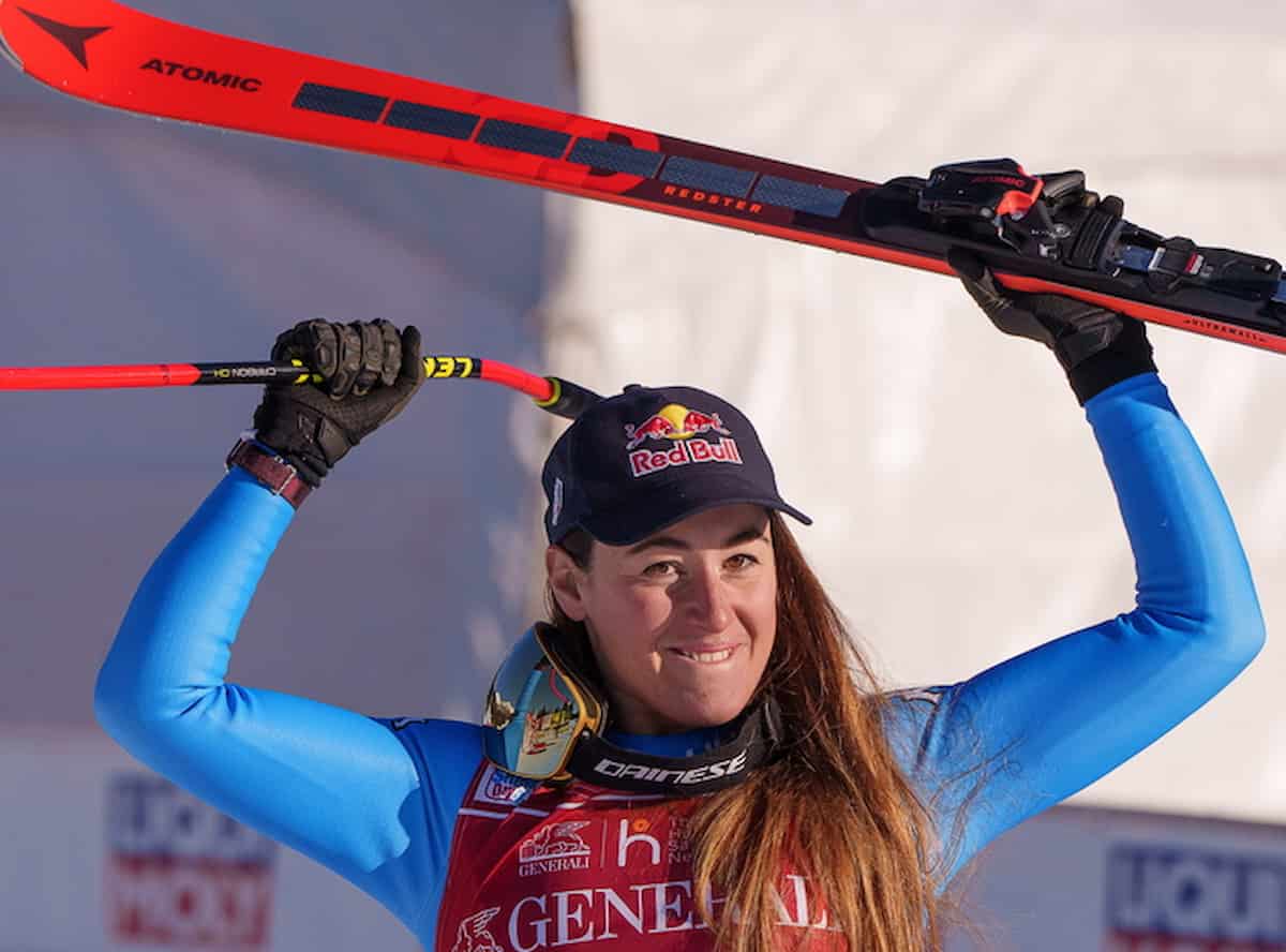 Sci alpino, coppa del mondo: Goggia spettacolo in Val d’Isere, vince anche il SuperG trascinando la valanga rosa