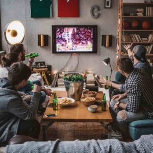Italiani e tv: siamo un popolo di video-dipendenti, con 120 milioni di schermi, purtroppo leggiamo sempre meno