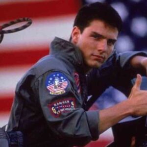 Top Gun, curiosità sul film con Tom Cruise: dalle lezioni in moto alla scuola di combattimento, e quel bacio improvvisato...