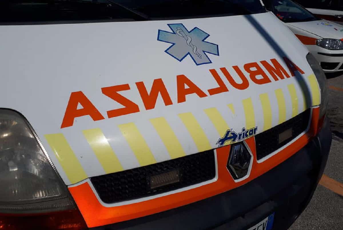 Prato: uomo di 82 anni perde il controllo dell'auto, si schianta contro altre vetture e muore