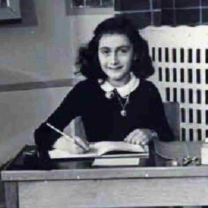 Anna Frank fu tradita da un notaio ebreo che diede il suo indirizzo ai nazisti: scoperta di un ex agente Fbi