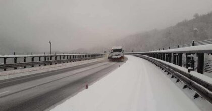 Stati Uniti, automobilisti bloccati per 20 ore in Virginia a causa di una tempesta di neve