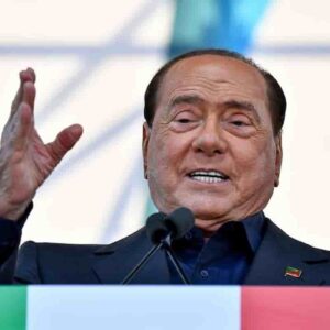 Berlusconi Presidente, si fa grigia: operazione scoiattolo non porta 505 ghiande