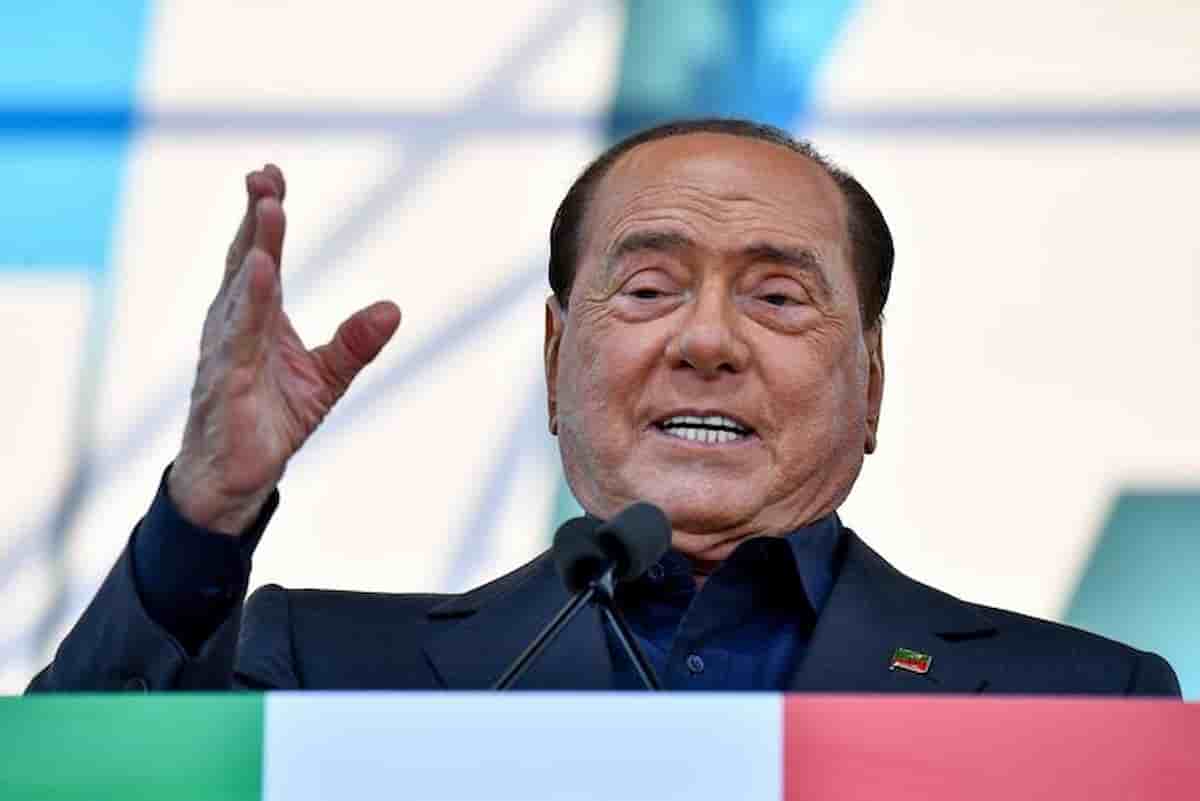 Berlusconi Presidente, si fa grigia: operazione scoiattolo non porta 505 ghiande
