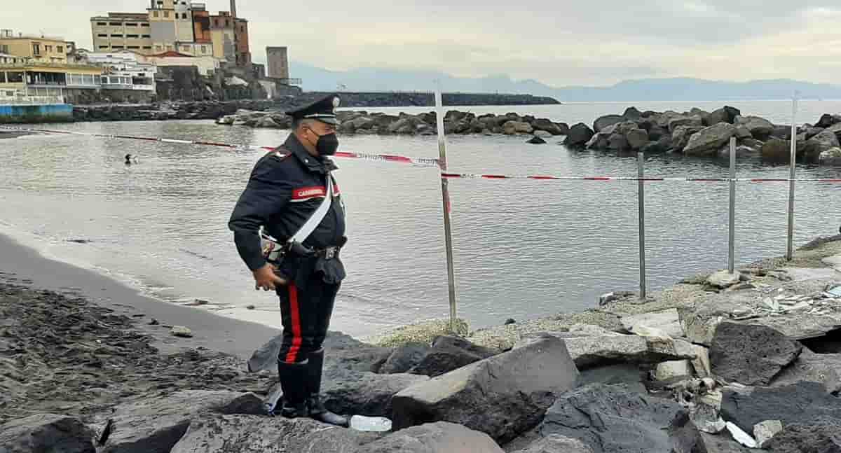 Bimbo annegato a Torre del Greco: la mamma, accusata di omicidio, è in stato di fermo
