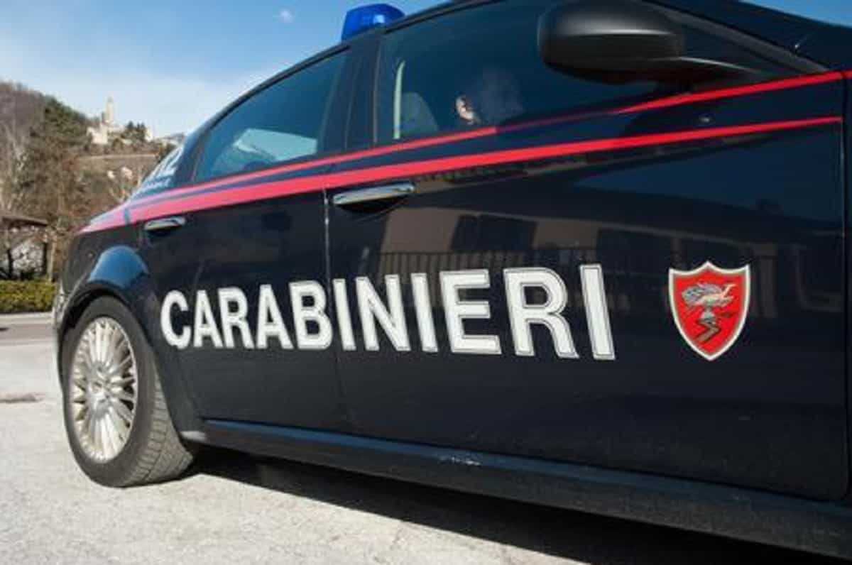 Livorno, 15enne prende l'auto del padre per raggiungere la fidanzata e causa un incidente