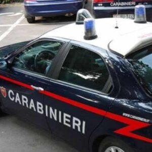 Rende (Cosenza), si dà fuoco davanti alla caserma dei carabinieri: è grave