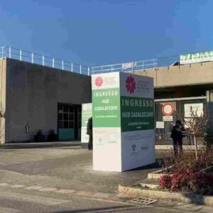 Hub di Casalecchio (Bologna): poliziotto e finanziere causano ritardi e alla fine non si vaccinano