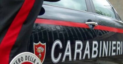 Catania ruba auto carabiniere