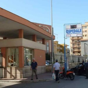 Covid, focolaio tra il personale sanitario: chiuso il reparto di terapia intensiva di Gela