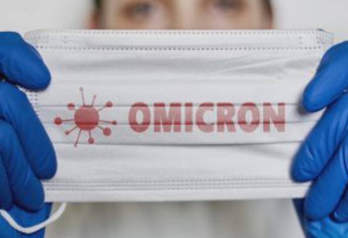 Omicron, l'allarme della fondazione Gimbe: rischiamo due milioni di positivi e gli ospedali pieni