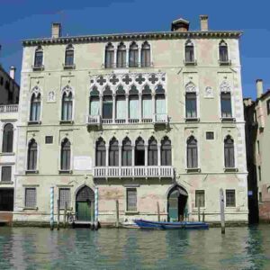 Venezia, assemblea di condominio con rissa per un ascensore a Palazzo Bernardo: c'era anche Fiorello