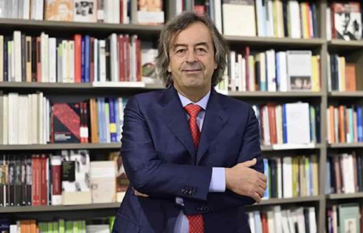 Roberto Burioni: "Multa di 100 euro ai non vaccinati? Una grottesca buffonata"