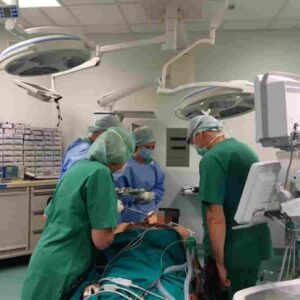 Trieste e Gorizia, non si opera più: negli ospedali (in Friuli e non solo) overbooking di no vax
