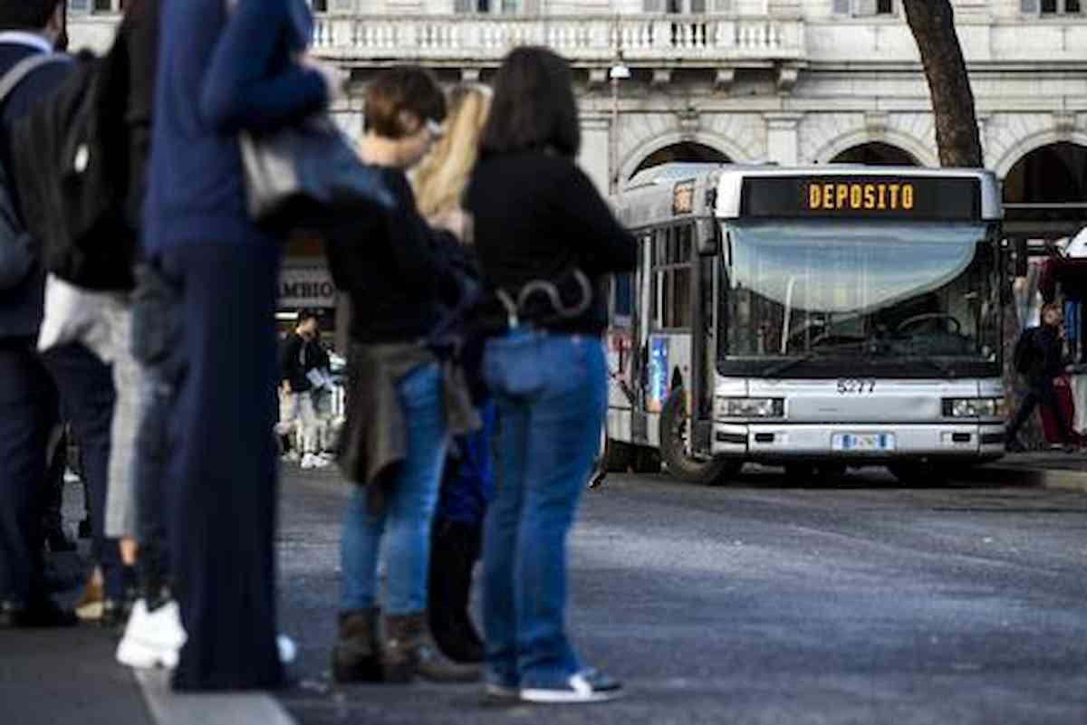 Roma, sciopero dei trasporti venerdì 14 gennaio: orario, bus, metro e tram a rischio