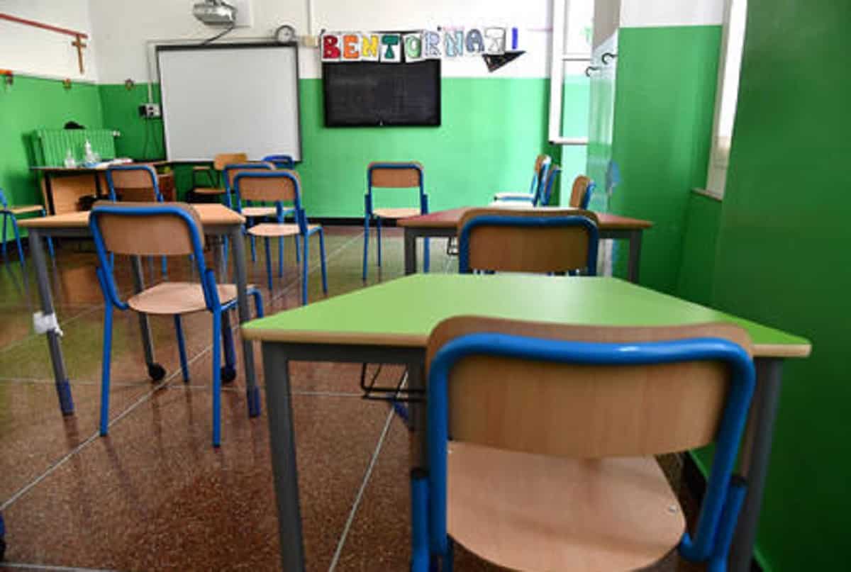 Scuola, i presidi: "Lunedì potrebbero essere assenti 100.000 dipendenti tra docenti e personale Ata"