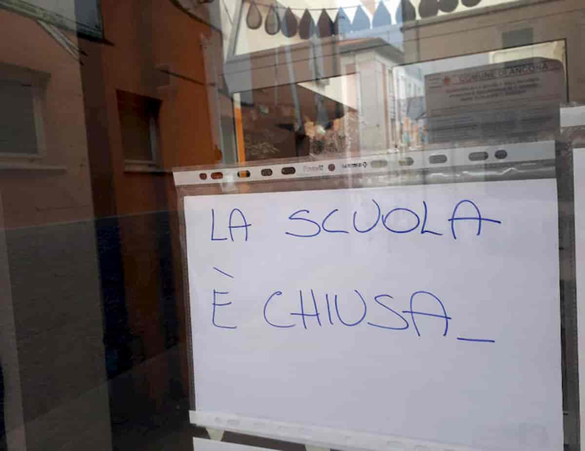 Lombardia, scuola nel caos: 5mila classi (67mila alunni) in quarantena, boom di casi in materne e elementari