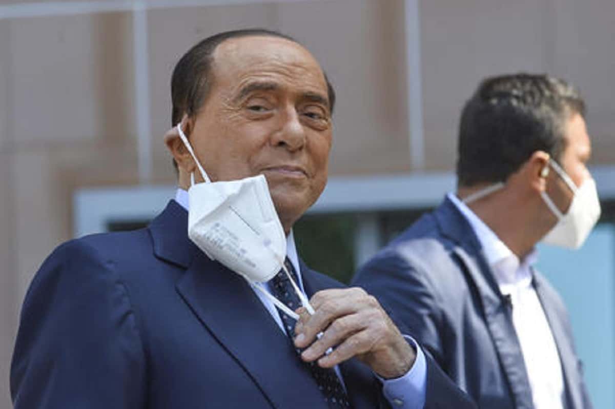 Silvio Berlusconi ha un'infezione: ricovero al San Raffaele non solo controlli di routine
