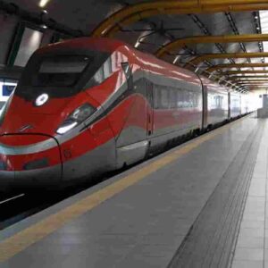 Terremoto in Calabria manda in tilt i treni a lunga percorrenza: 4 convogli bloccati a Reggio Calabria