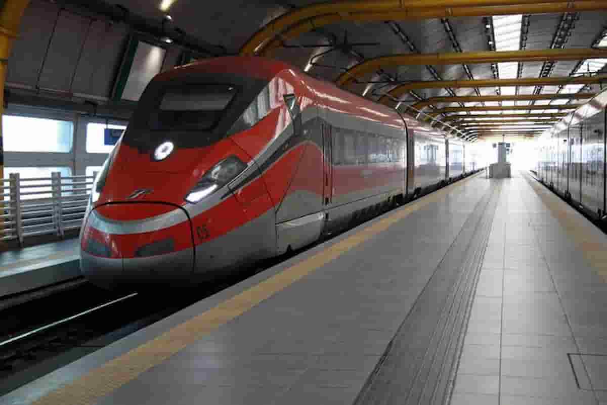 Terremoto in Calabria manda in tilt i treni a lunga percorrenza: 4 convogli bloccati a Reggio Calabria