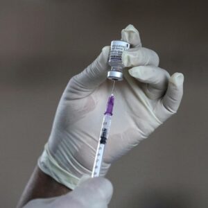 Sassari, iniettata aria invece del vaccino anti Covid: via crucis per 10 cittadini sardi