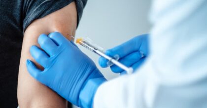 Vaccini, l'Ema: "Ad oggi non ci sono prove sulla necessità di una quarta dose"