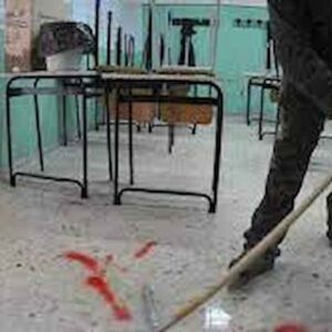 Ravenna, molestie a scuola su due studentesse di 15 e 17 anni: arrestato bidello di 35 anni