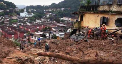 Brasile, piogge, frane e inondazioni a Petropolis: 66 morti. Case distrutte, centinaia di sfollati