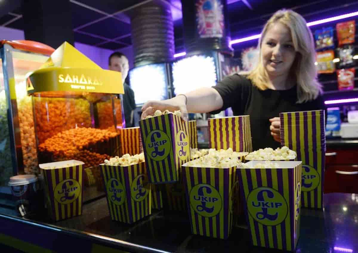 Decreto green pass è legge: tornano i popcorn al cinema, sì alle feste popolari. Slitta la revoca del certificato verde
